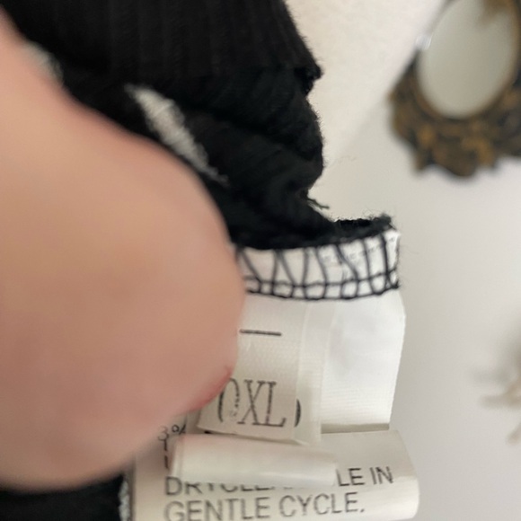 Shein black white horizontal stripes long sleeve wide cuff cropped comfy top 12 - Picture 5 of 9